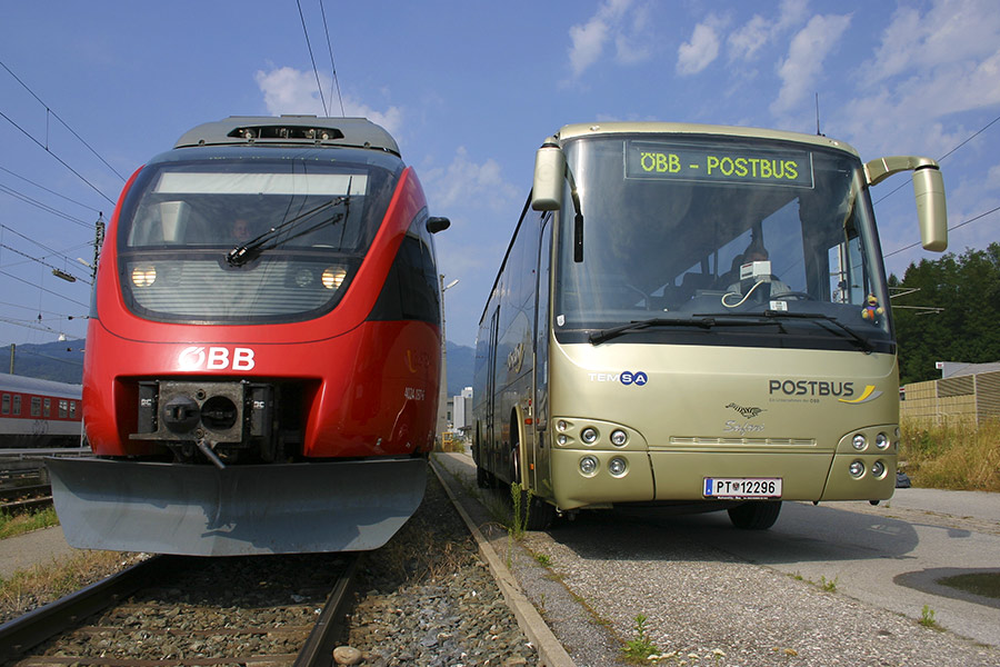Postbus Bahn OEBB